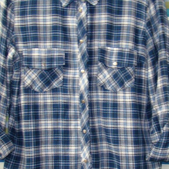 Kut from the Kloth Blue & White Plaid Long Sleeve Snap Front Shirt Size Medium - Picture 7 of 11